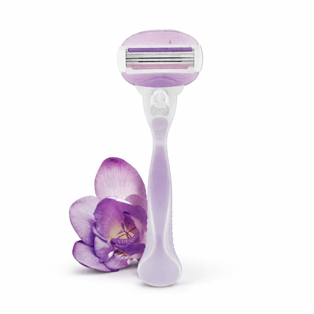 "Gillette" Venus 3 Blades, 2 in 1 Moisture Bars for Comfort Glide Breeze, Seamless Glide , Revealing Smooth Skin   - شفرة حلاقة